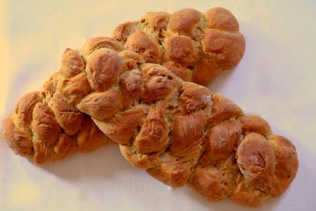 Vegansk morotsfläta julbröd