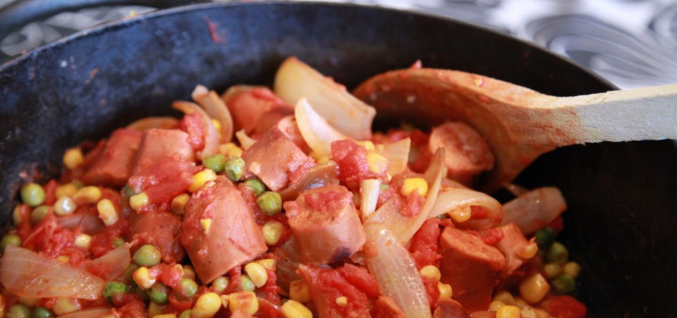 Korvgryta i gjutjärnspanna