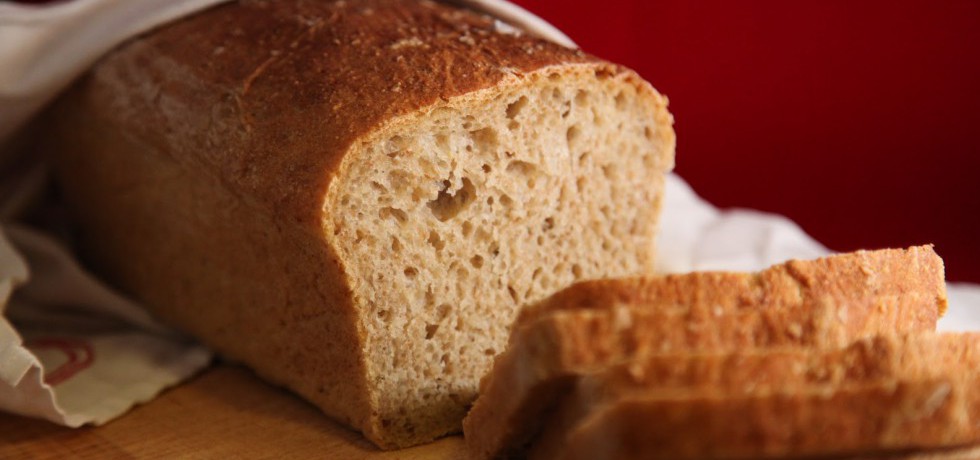 Ett bröd på skärbräda