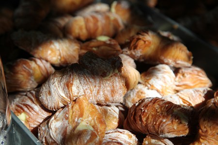 Bröd som solen faller in på