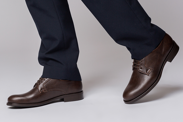 Lågskor herrmodell i brun skinnimitation