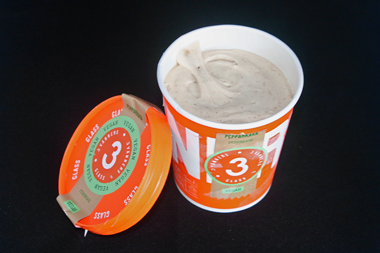 En förpackning 3 Vänner pepparkaksglass