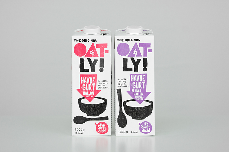 Vita tetraförpackningar med Oatlys logga i rosa respektive lila