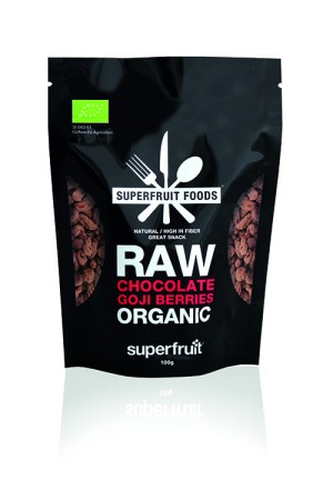 Svart plastförpackning med texten Raw organic i vitt