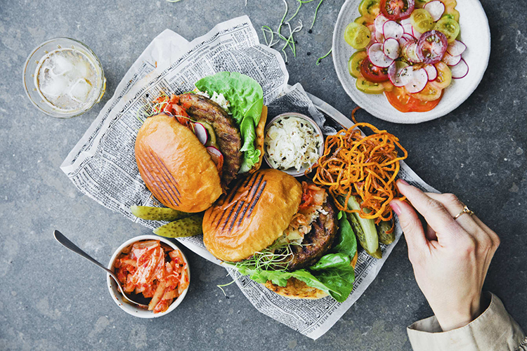 Burgartallrik med tillbehör